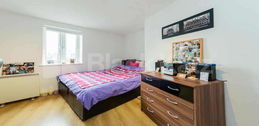 			3 Bedroom, 1 bath, 1 reception Apartment			 Criterion Mews, ARCHWAY N19